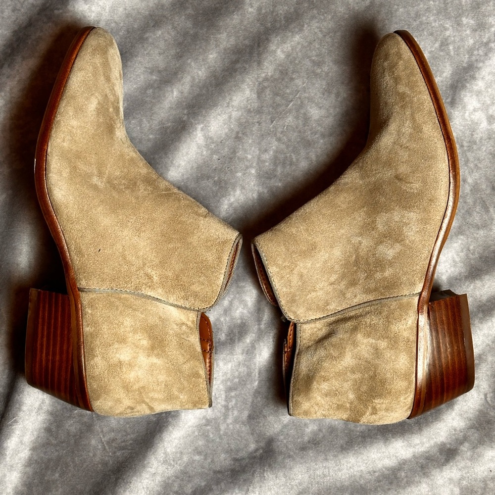 NEVER WORN! SAM EDELMAN SUEDE BOOTIE SIZE 8.5. BEIGE.